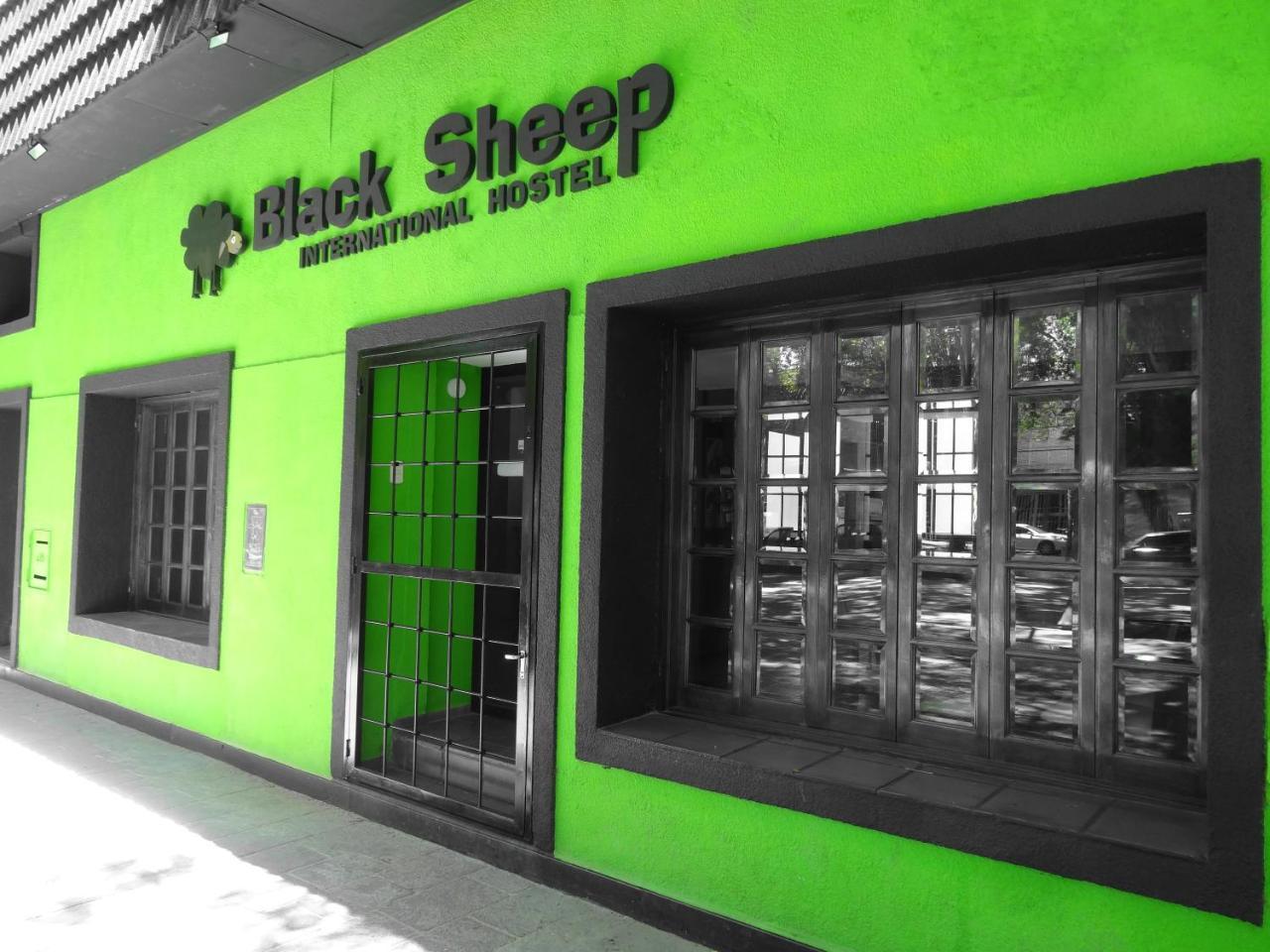 Black Sheep International Hostel Мендоса Экстерьер фото