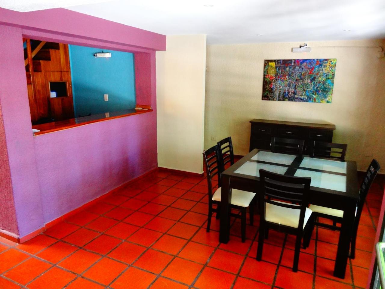 Black Sheep International Hostel Мендоса Экстерьер фото