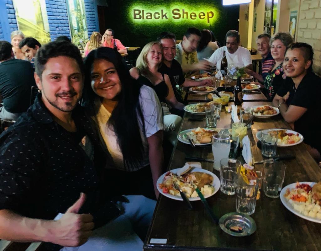 Black Sheep International Hostel Мендоса Экстерьер фото